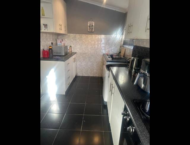 5 BEDROOM HOUSE FOR SALE IN MANENBERG